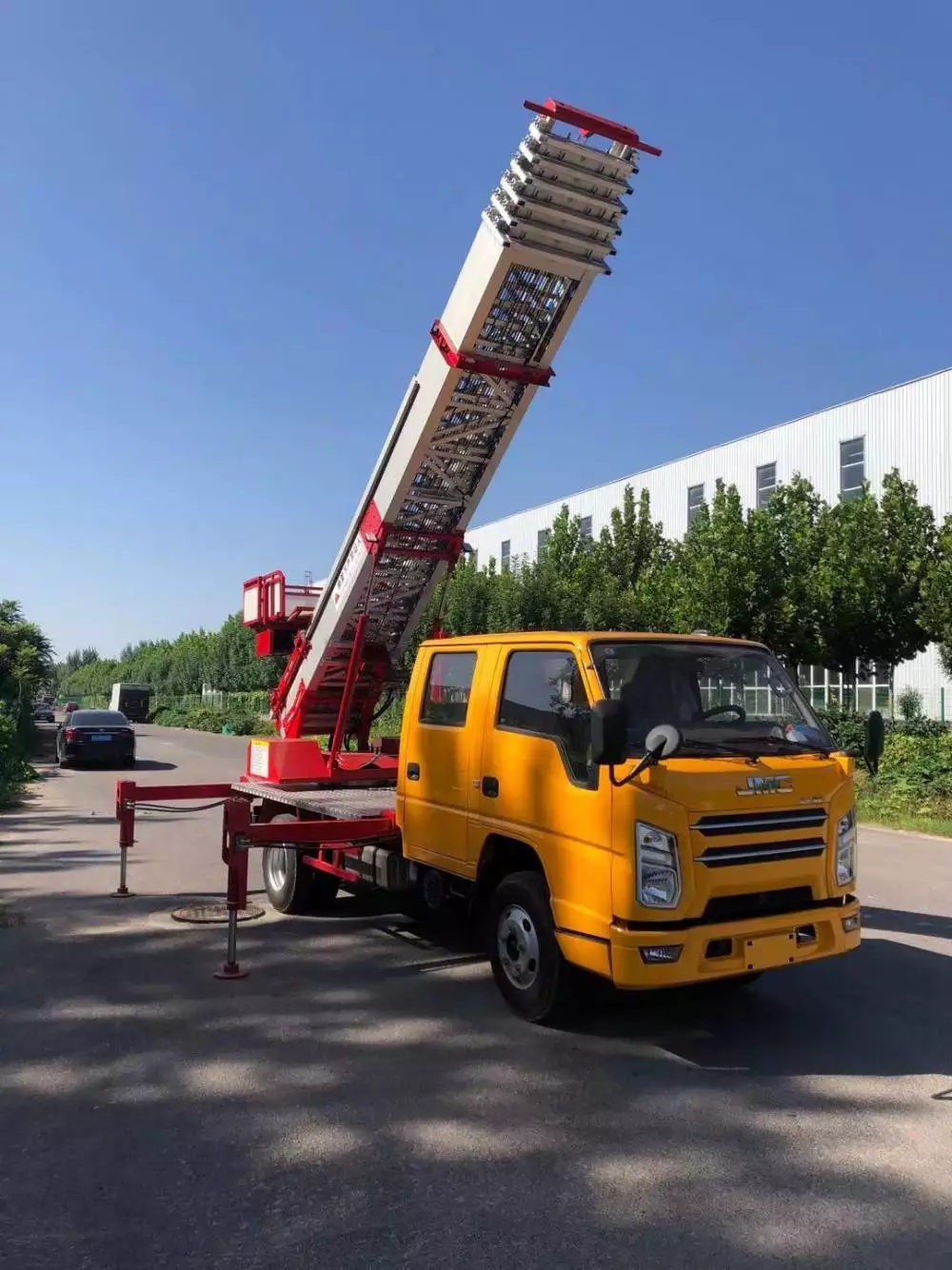 江夏附近的云梯车出租服务：轻松解决高空作业需求